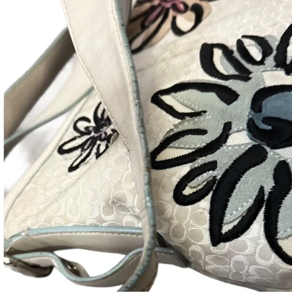Coach '07 Y2K Suede Flowers & Embroidered Bee White Mini C Jacquard Shoulder Bag - Picture 7 of 14